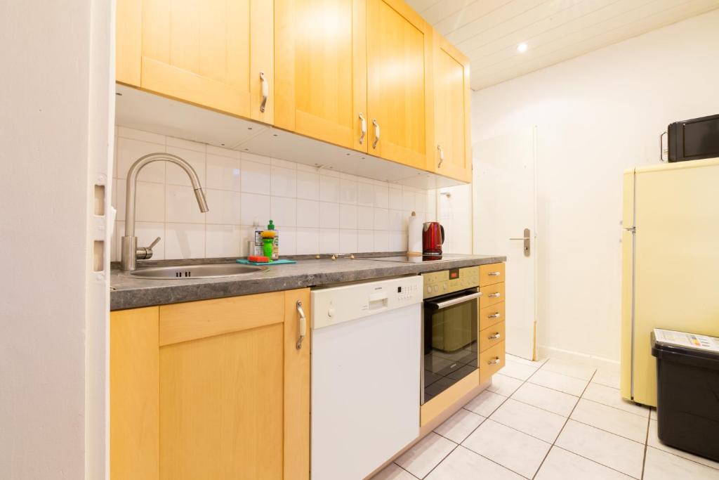 Kuchyň nebo kuchyňský kout v ubytování Ferienwohnung Oberhausen Alstaden