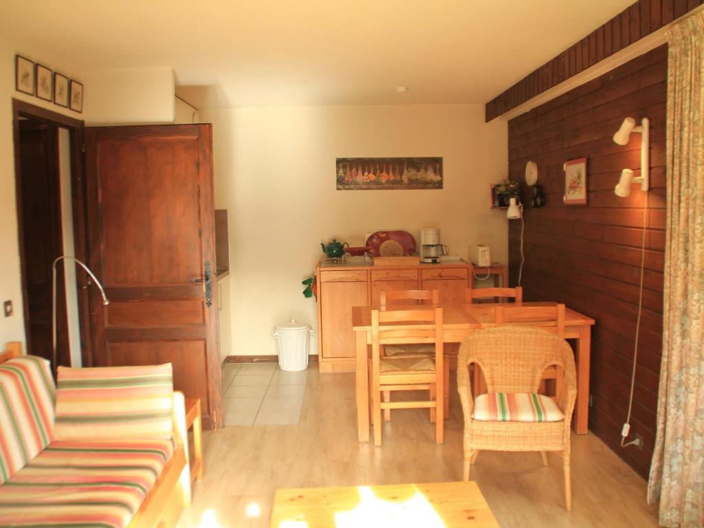 Appartement Châtel, 2 pièces, 4 personnes - FR-1-200-268にあるレストランまたは飲食店