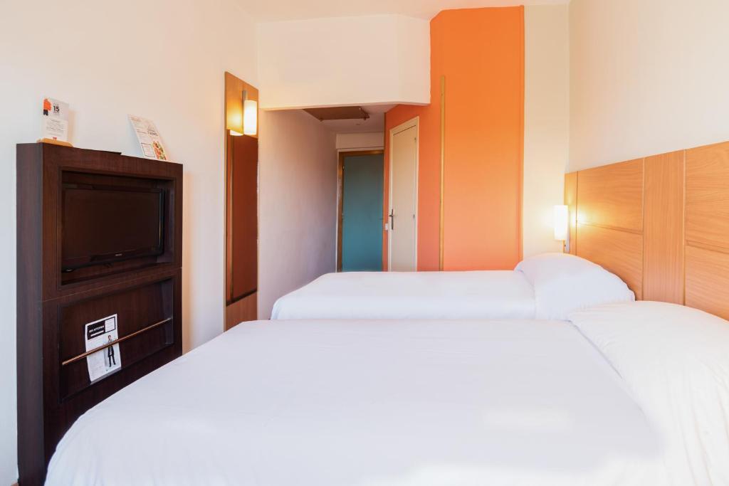 Postel nebo postele na pokoji v ubytování Ibis Meknes