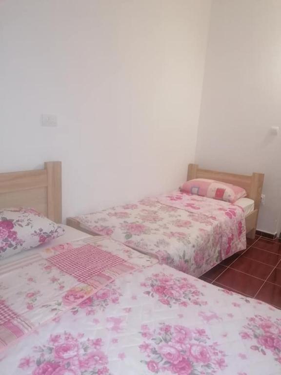 Postel nebo postele na pokoji v ubytování Apartmani Momčilović