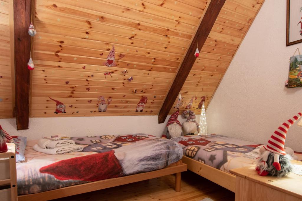 Posteľ alebo postele v izbe v ubytovaní CASA VACANZA "AI PIEDI DEL BOSCO"