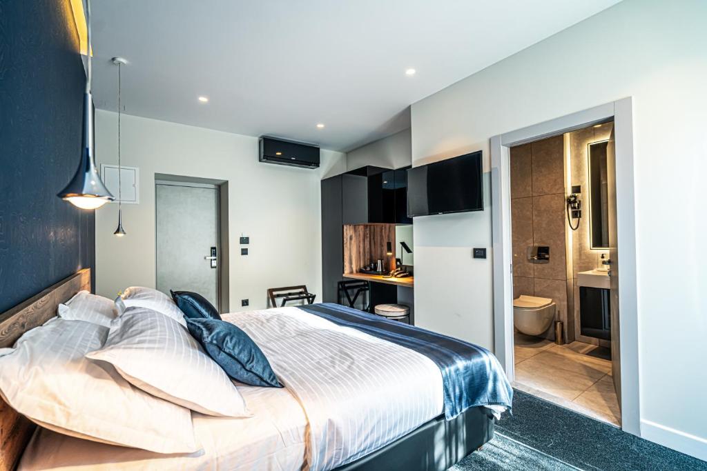 Postel nebo postele na pokoji v ubytování Calma Luxury Rooms