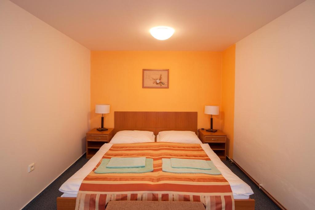 Postel nebo postele na pokoji v ubytování Sport-V-Hotel