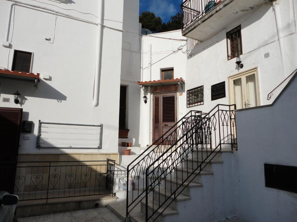 a stairway leading up to a white building at La Tana del Lupo in Oria