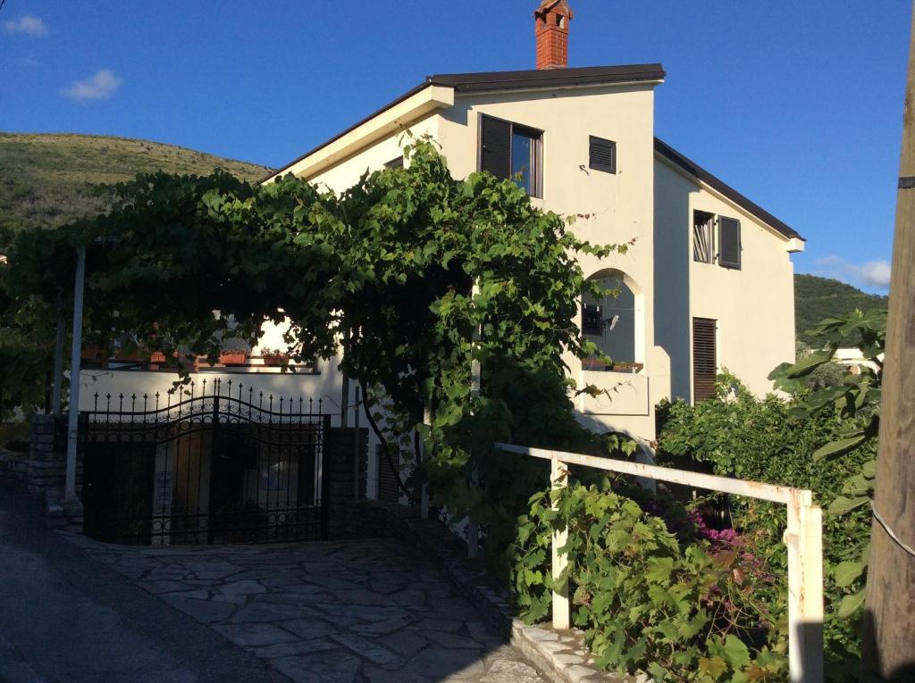 Gregovic Apartments, Петровац (актуальные цены 2024 года)