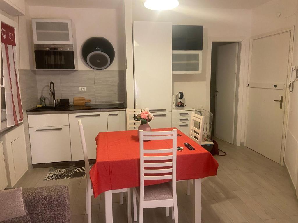 Η κουζίνα ή μικρή κουζίνα στο Cisanello appartamento Francesca