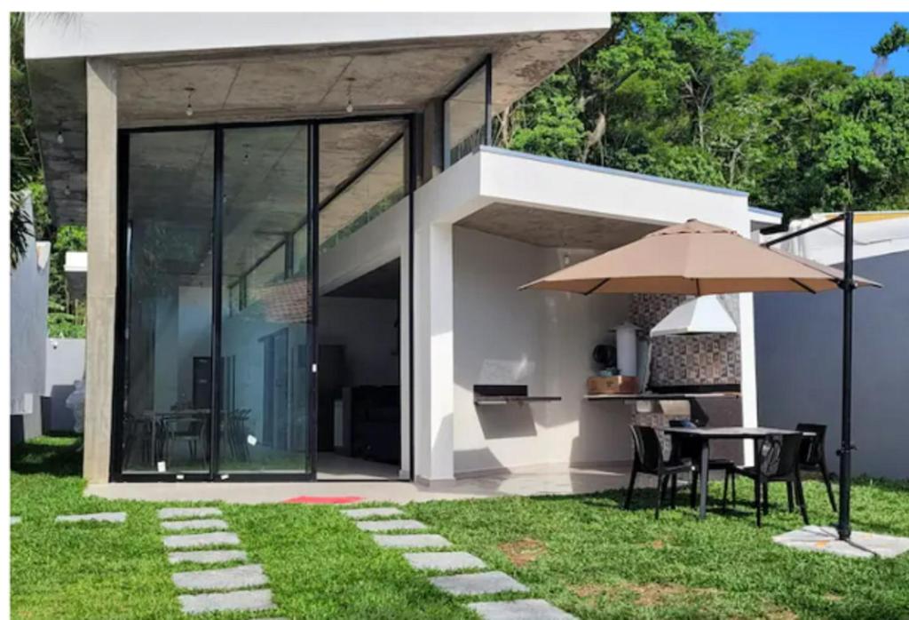 Το κτήριο όπου στεγάζεται  η παραθεριστική κατοικία