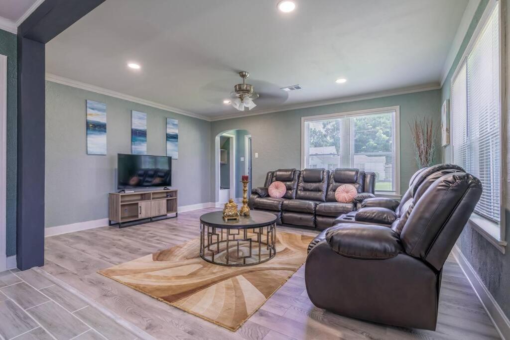 a living room with a couch and a tv at MIKA SPRINGS Beach Inspired Home! in Memphis