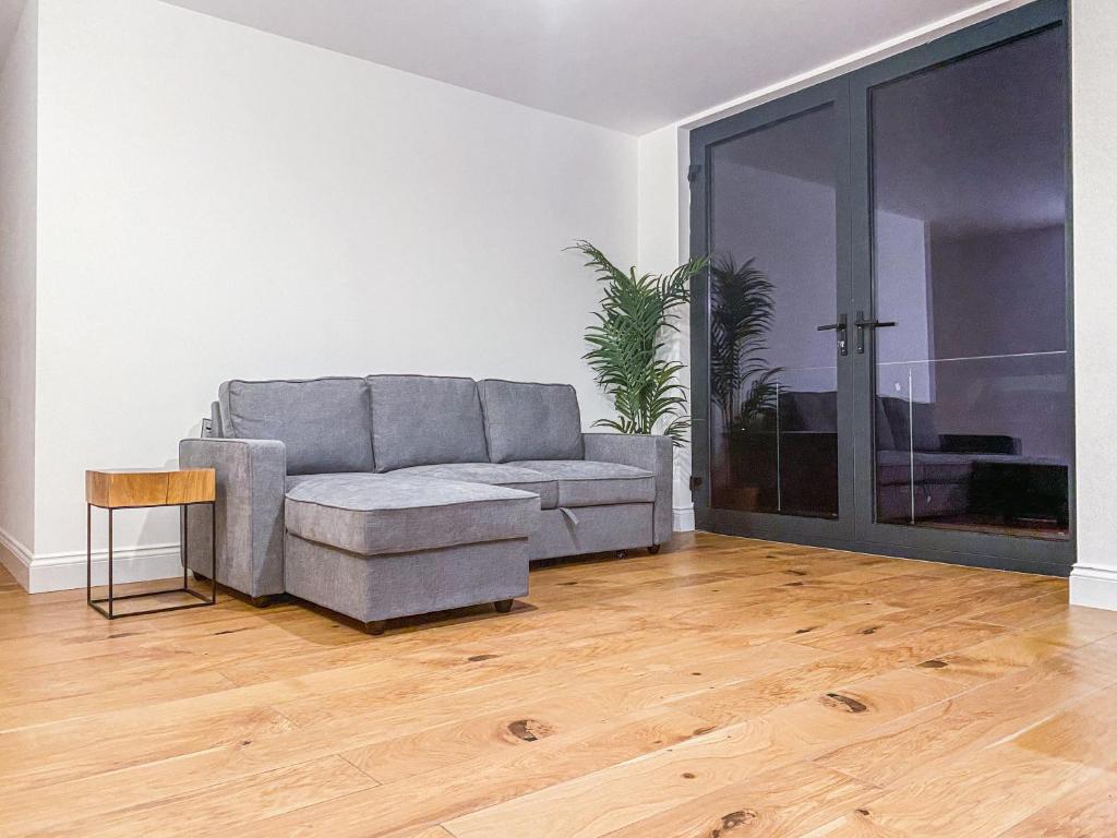 2 Bedroom City Centre Apartment with Parking, Bedford (updated prices 2024)