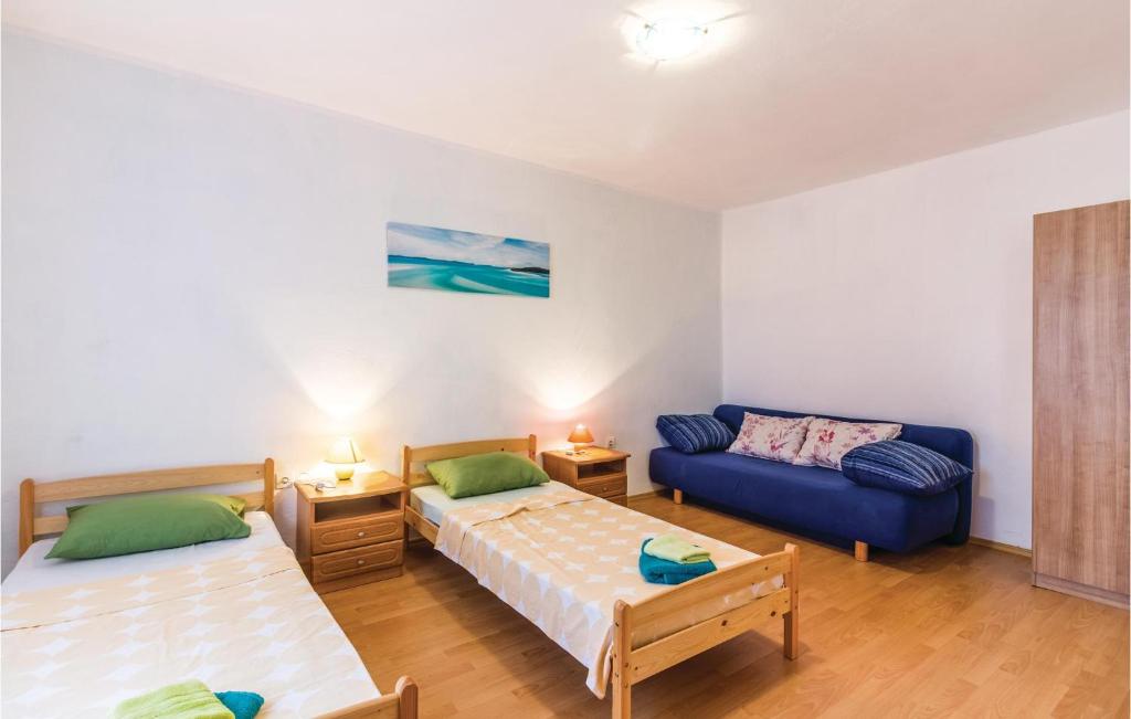 Łóżko lub łóżka w pokoju w obiekcie 3 Bedroom Stunning Apartment In Pula