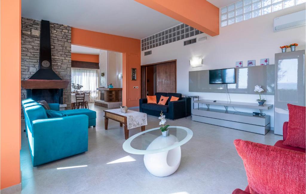 A kitchen or kitchenette at Awesome Home In Terracina Lt