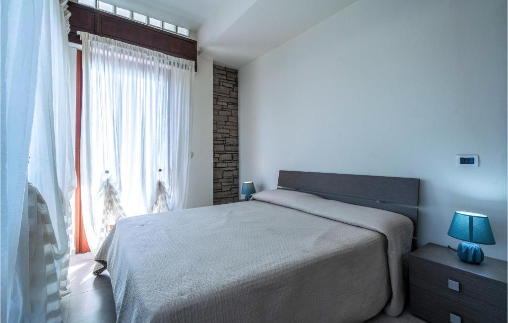A bed or beds in a room at Awesome Home In Terracina Lt