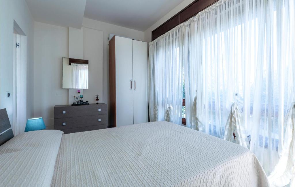 A bed or beds in a room at Awesome Home In Terracina Lt