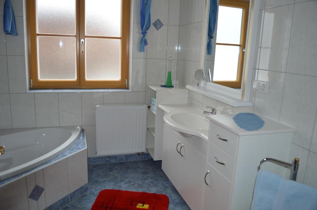 Ein Badezimmer in der Unterkunft Apart Lorenz
