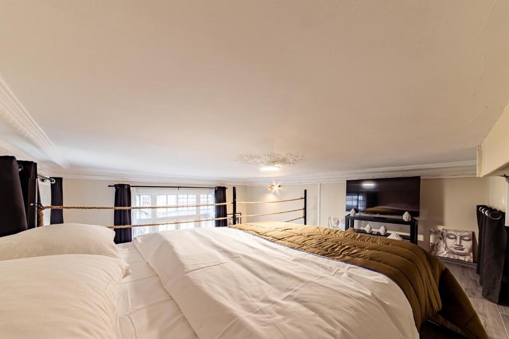 Posteľ alebo postele v izbe v ubytovaní Le Château Senard, Studio cosy 23 m2 au calme proche gare - 3 min