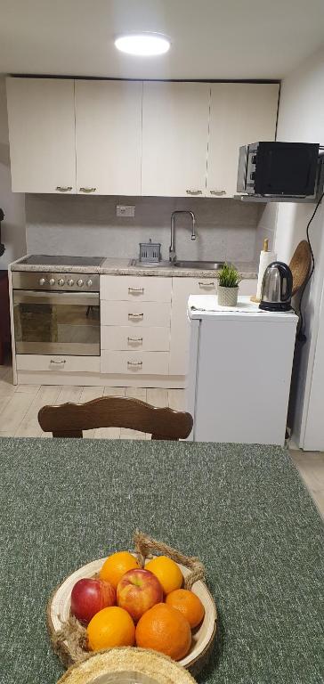 Kuhinja ili čajna kuhinja u objektu Apartmani Hanna