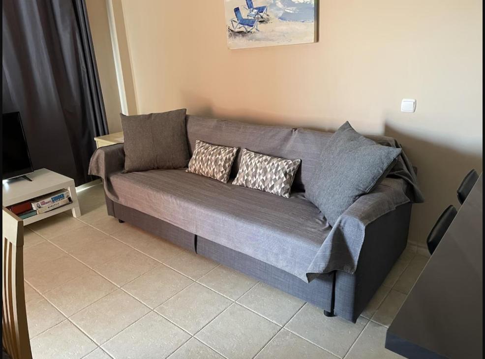 Posezení v ubytování Beach front apartment with stunning ocean views!
