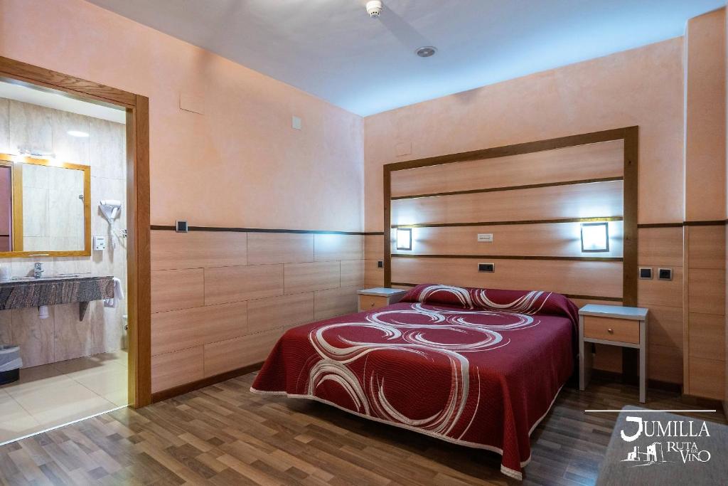 Postel nebo postele na pokoji v ubytování Hotel Pio XII Jumilla