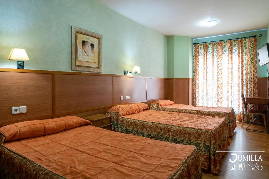 Postel nebo postele na pokoji v ubytování Hotel Pio XII Jumilla