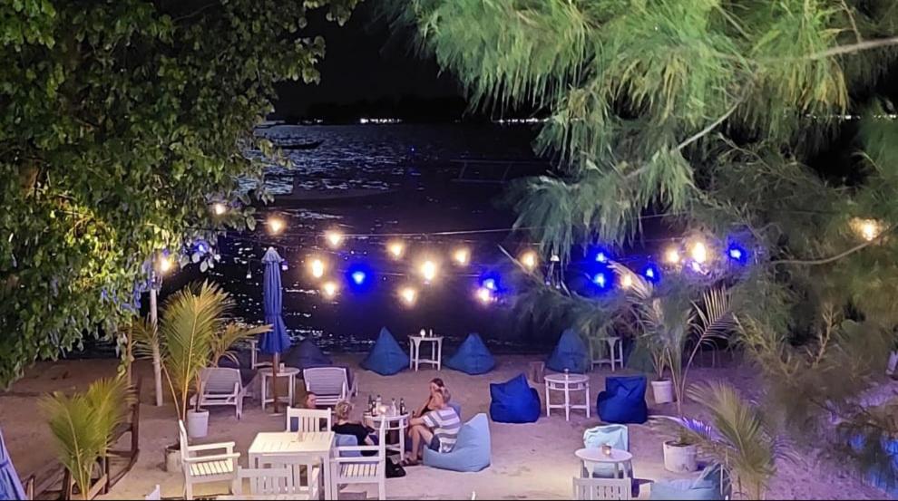 Un jardín fuera de Cosè Gili Beach Resort