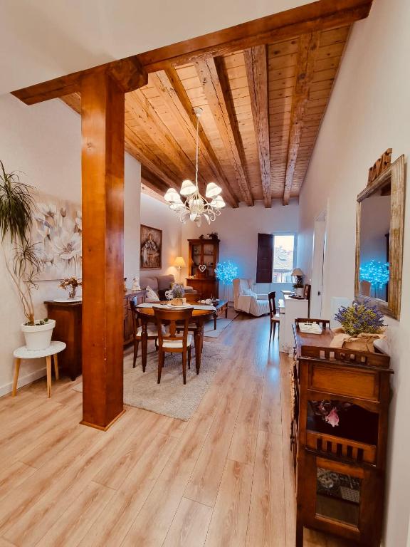 Una MIRADA A LA CATEDRAL-Apartamentos Burgos Catedral - 4