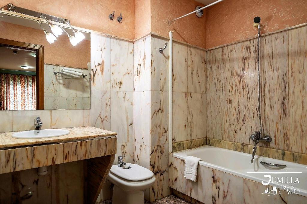Koupelna v ubytování Hotel Pio XII Jumilla