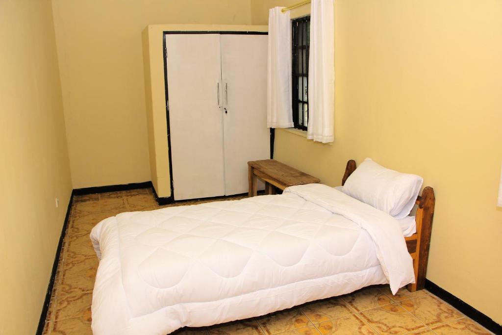 A bed or beds in a room at Namishukwe House