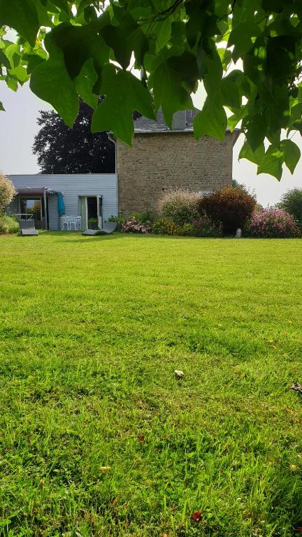 a house in a field of green grass at Gîte d&#39;Anne et Ulysse in Sept-Frères