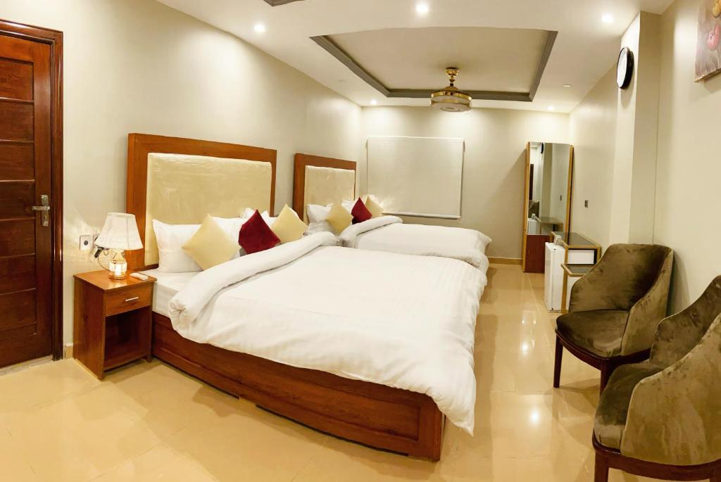 Grand Luxury Hotel Multan - Luxury Quadruple Room