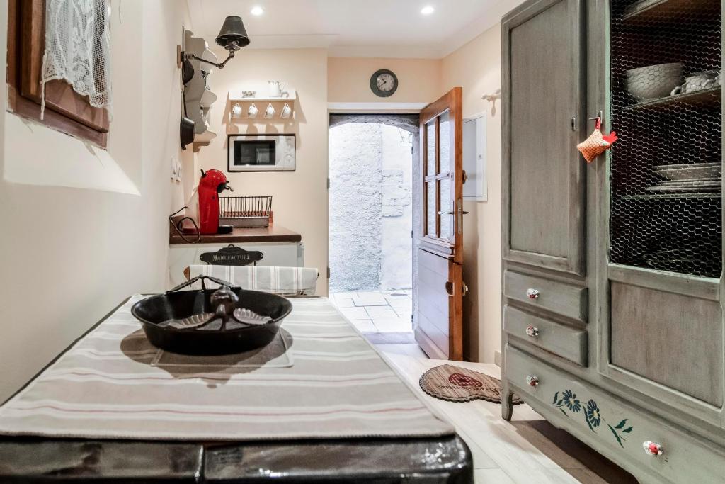 Kuchyňa alebo kuchynka v ubytovaní La Petite Maison de Villecroze