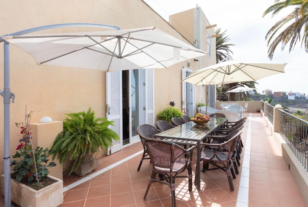 A balcony or terrace at Detached Villa with Garden, Heated and Private Pool, Sea View, Parking Free