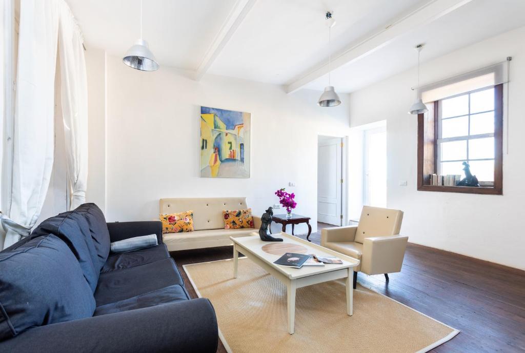 A seating area at Detached Villa with Garden, Heated and Private Pool, Sea View, Parking Free
