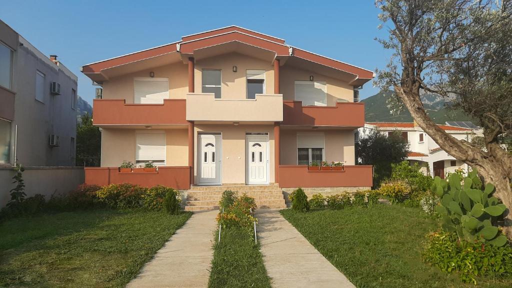 Budova, v ktorej sa apartmán nachádza
