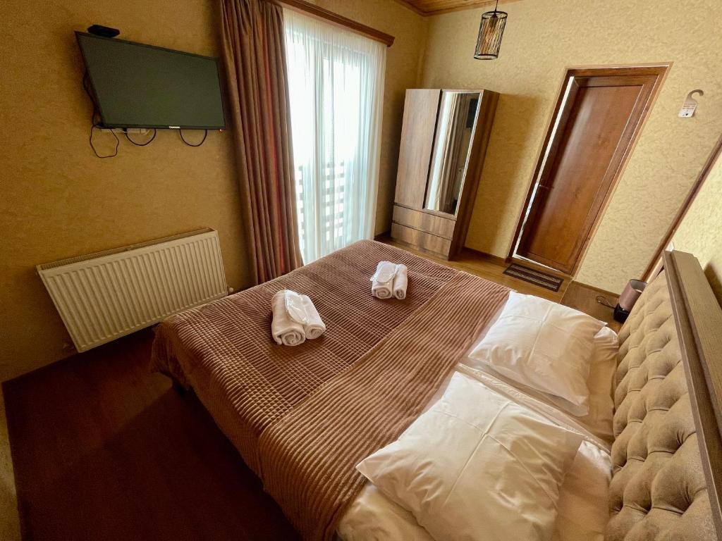 Llit o llits en una habitació de Gudauri Hillsite