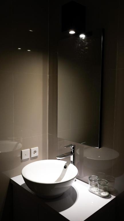 AA GUESTHOUSE - Deluxe King Room