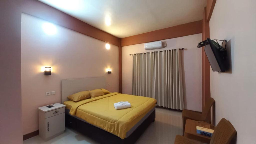 En eller flere senge i et værelse på Bubuhan Kita Guest House Syariah