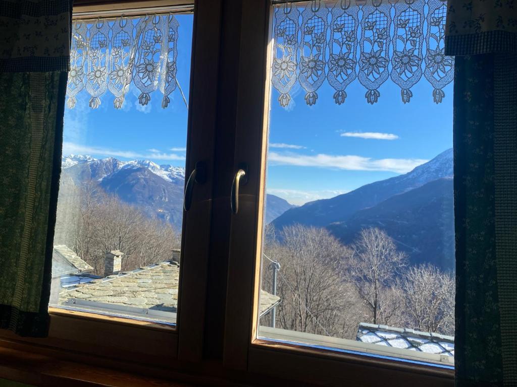 Nespecifikovaný výhled na hory nebo výhled na hory při pohledu z hotelu