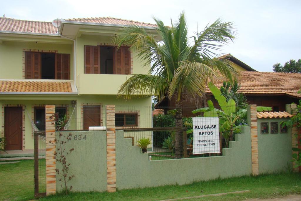 a house with a sign in front of it at Pousada Moradas do Moçambique in Florianópolis