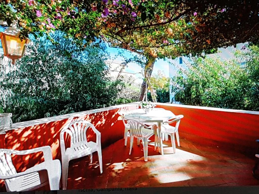 a table and chairs sitting on a patio at Elegante e centralissimo appartamento in villa in Ischia