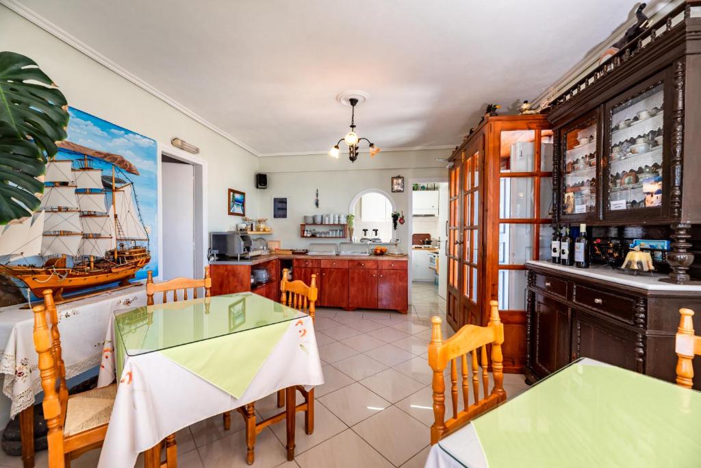 Köök või kööginurk majutusasutuses Hotel Thira
