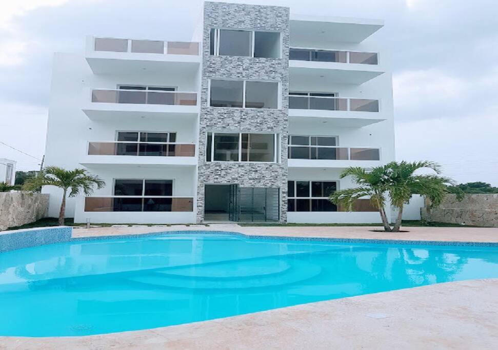 Bazén v ubytování Tropical Blue apartments nebo v jeho okolí
