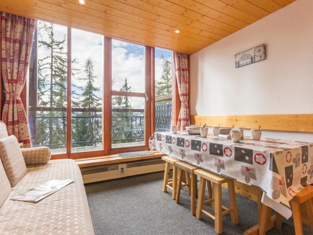 a kitchen with a table and some windows at Appartement Les Arcs 1800, 2 pièces, 6 personnes - FR-1-346-332 in Arc 1800