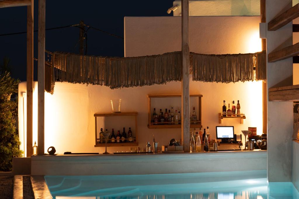 Bazén v ubytování Sandaya Luxury Suites nebo v jeho okolí