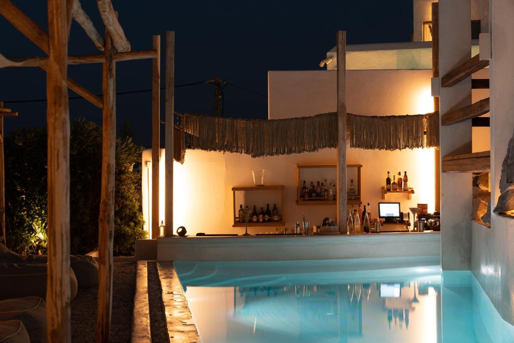 Bazén v ubytování Sandaya Luxury Suites nebo v jeho okolí