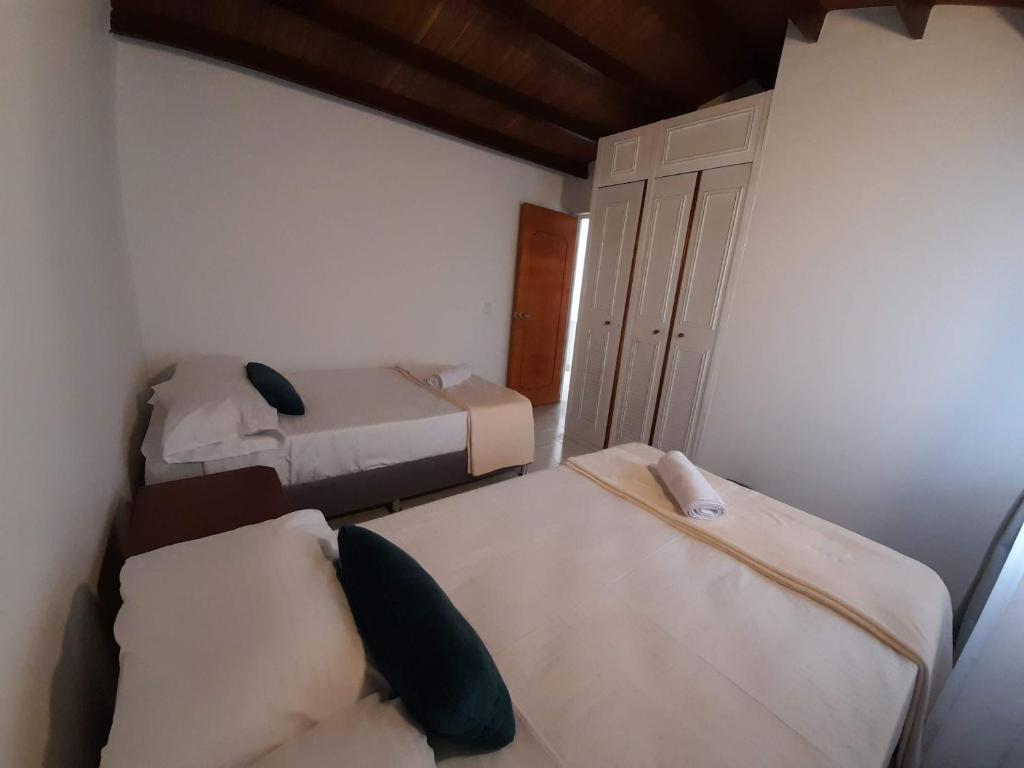 Postel nebo postele na pokoji v ubytování Road Living Home