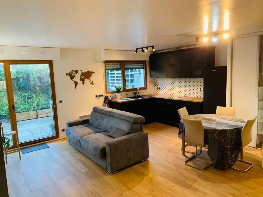 Fotografia z galérie ubytovania Apartment avec le jardin privé v destinácii Issy-les-Moulineaux