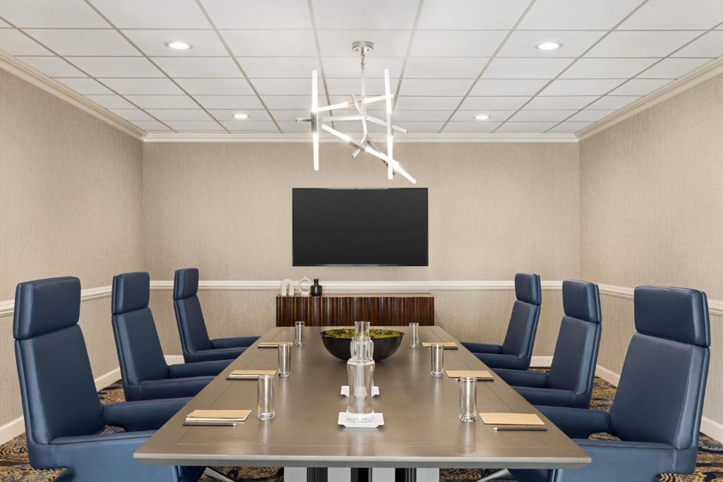 a conference room with a table and blue chairs at Crowne Plaza Cleveland at Playhouse Square by IHG in Cleveland