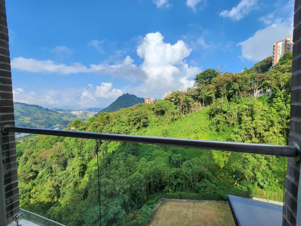 a room with a view of a green mountain at Apartamento Amoblado en Manizales in Manizales