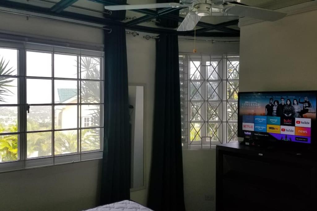 TV a/nebo společenská místnost v ubytování Ridgeview suite 4