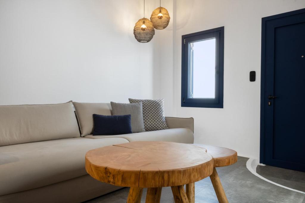 Posedenie v ubytovaní InTown Mykonos- Two Bedrooms Duplex House